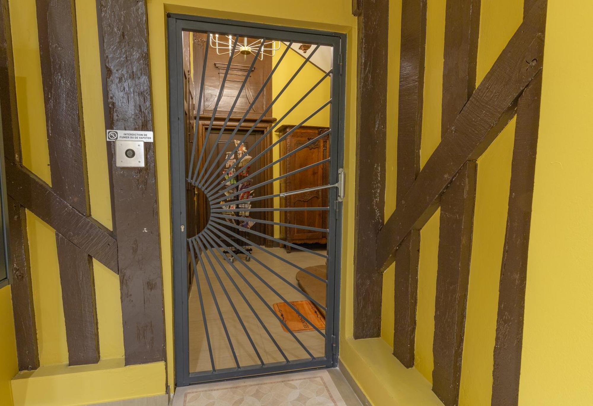 La Flute Enchantee Troyes Exterior photo